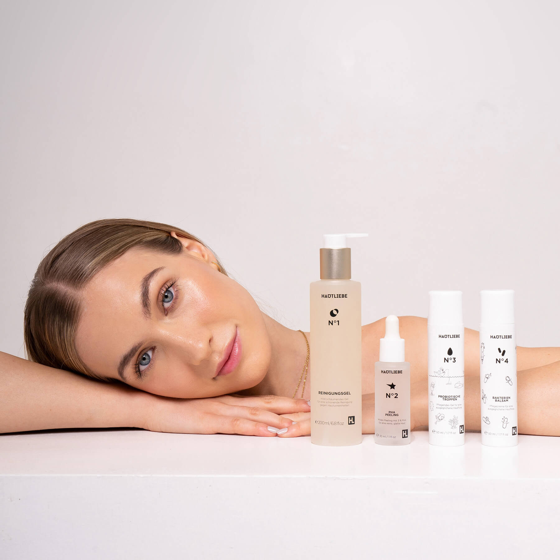 Probiotische Gesichtspflege, präsentier von Elena Zahn. Dies ist die ideale Skincare für alle Hauttypen.
